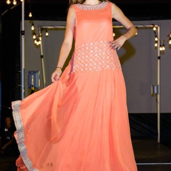 Long Gown - Picture 5 of 7